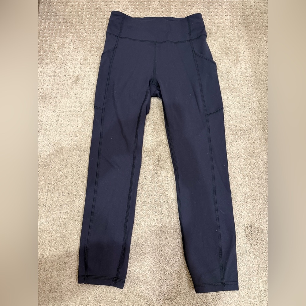 Lululemon athletica leggings. Size 6 perfect condition. With pockets!!
